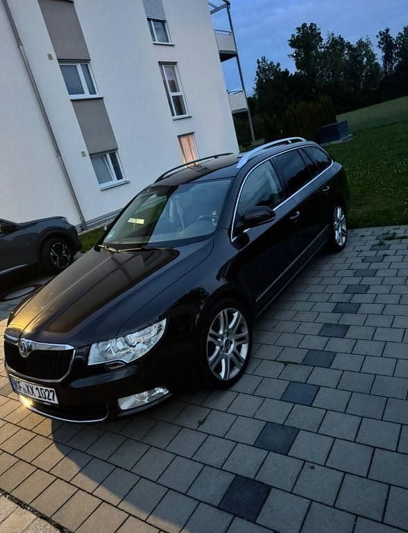 Braun Gebraucht 2012 Skoda Superb Elegance Kombi | 6.950 € (Guter Preis) - Bild 1/4
