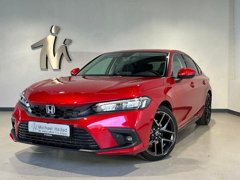Prem crystal red m Gebraucht 2025 Honda Civic Advance Limousine | 38.900 € (Fairer Preis) - Bild 1/4