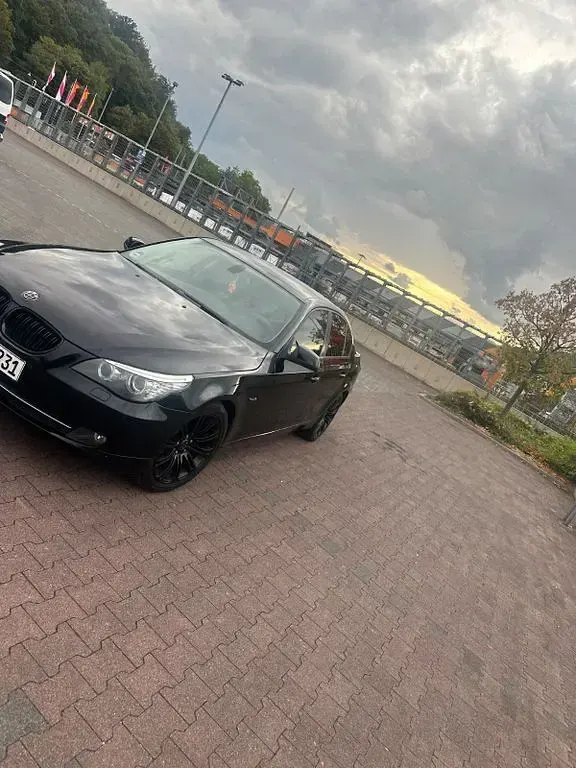 Gebraucht BMW 520 Lifestyle 177 PS (130 kW) 2010 Schwarz Limousine
