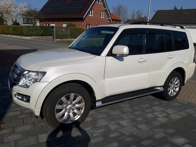 Gebraucht Mitsubishi Pajero 200 PS (147 kW) 2017 Weiß SUV