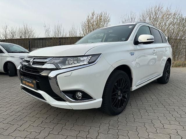 Gebraucht Mitsubishi Outlander P-HEV 121 PS (88 kW) 2017 Weiß SUV
