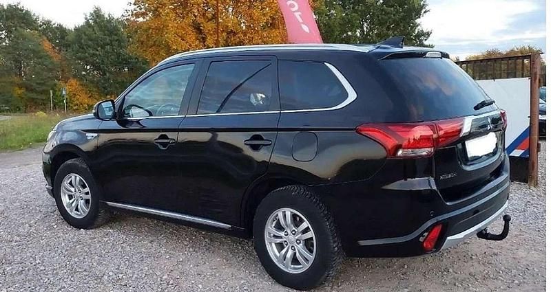 Schwarz Gebraucht 2015 Mitsubishi Outlander P-HEV SUV | 11.200 € (Fairer Preis) - Bild 1/4