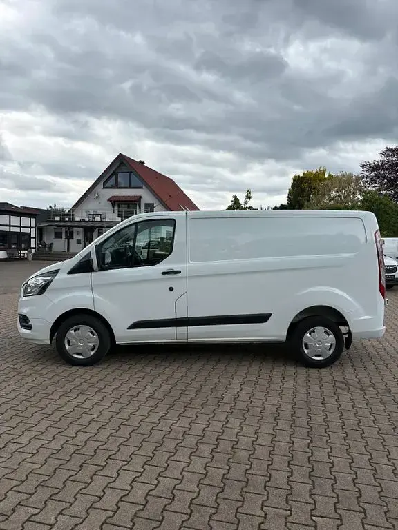 Używany Ford Transit Custom 105 KM (77 kW) 2022 Biały Minivan