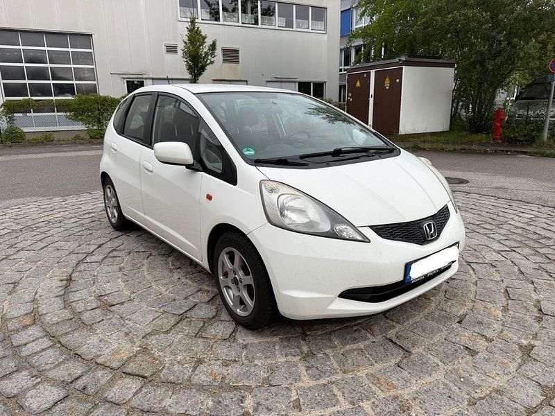 Gebraucht Honda Jazz Trend 90 PS (66 kW) 2009 Weiß Kleinwagen