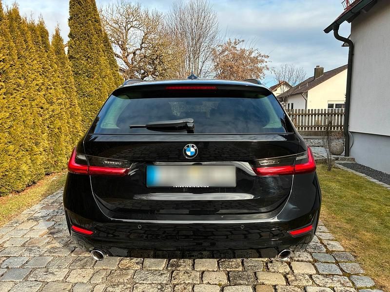 Gebraucht BMW 320 Advantage 190 PS (139 kW) 2020 Schwarz Kombi