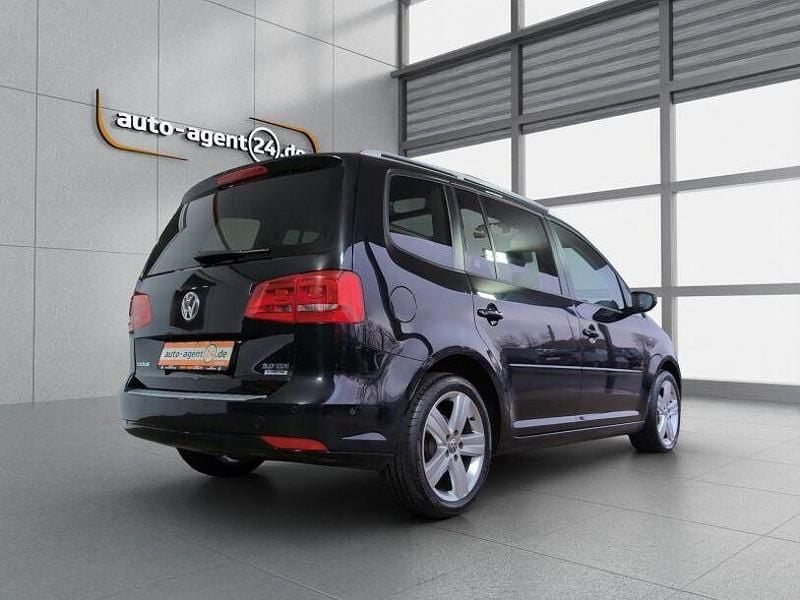 Gebraucht VW Touran 140 PS (102 kW) 2015 Deep black perleffekt Van / Kleinbus