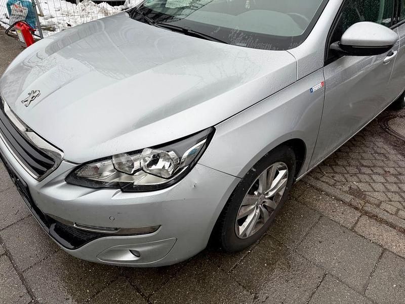 Gebraucht Peugeot 308 SW Active 120 PS (88 kW) 2015 Grau Kombi