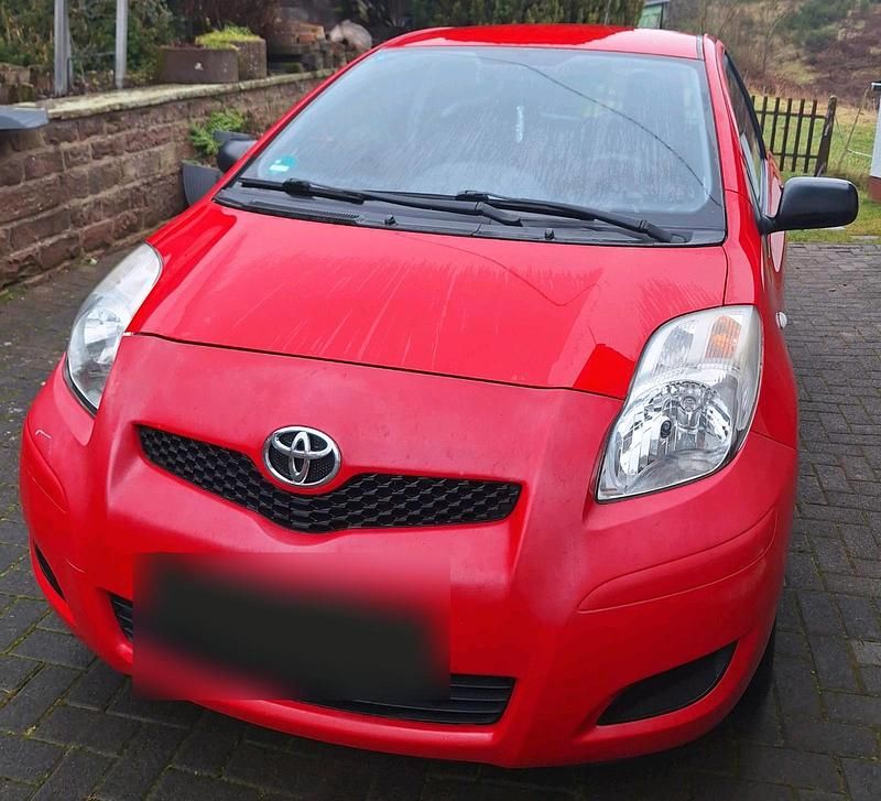 Gebraucht Toyota Yaris 69 PS (50 kW) 2009 Rot Kleinwagen