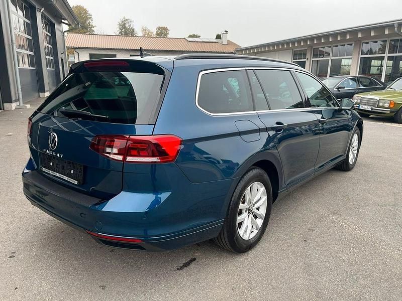 Gebraucht VW Passat Business 150 PS (110 kW) 2023 Blau Kombi