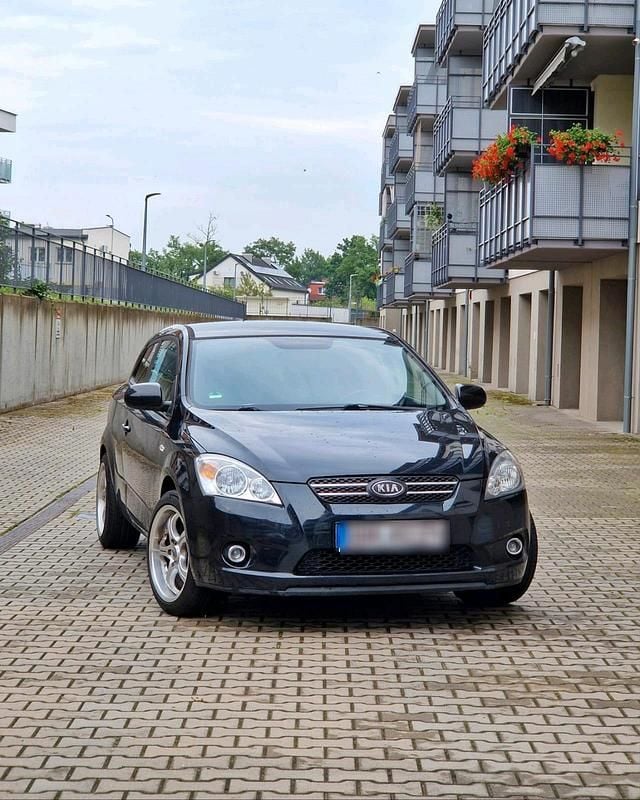 Schwarz Gebraucht 2010 Kia Ceed Coupé | 3.950 € (Fairer Preis) - Bild 1/4