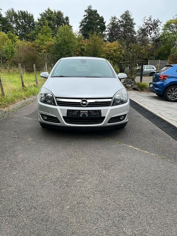 Silber Gebraucht 2004 Opel Astra Limousine | 1.750 € (Guter Preis) - Bild 1/4