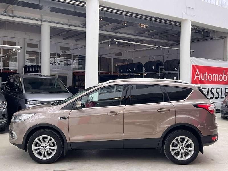 Gebraucht Ford Kuga Titanium 150 PS (110 kW) 2018 Silber SUV