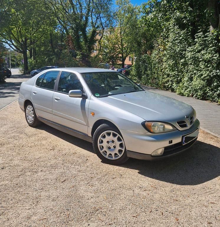 Silber Gebraucht 1999 Nissan Primera Comfort Limousine | 1.900 € (Teuer) - Bild 1/4