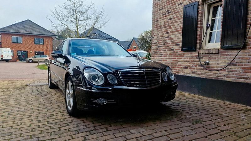 Gebraucht Mercedes E280 190 PS (139 kW) 2007 Schwarz Limousine