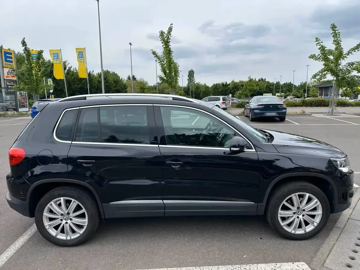 Gebraucht VW Tiguan Sportline 160 PS (117 kW) 2012 Schwarz SUV