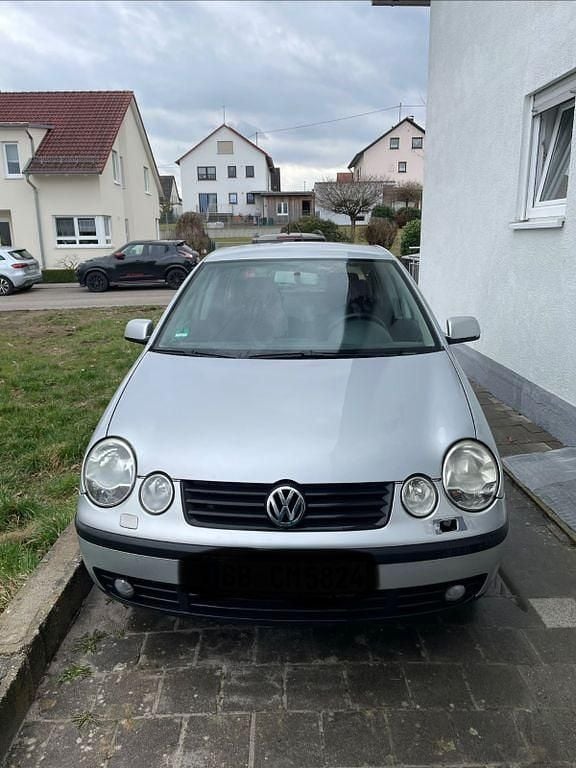 Gebraucht VW Polo Basis 64 PS (47 kW) 2003 Silber Limousine