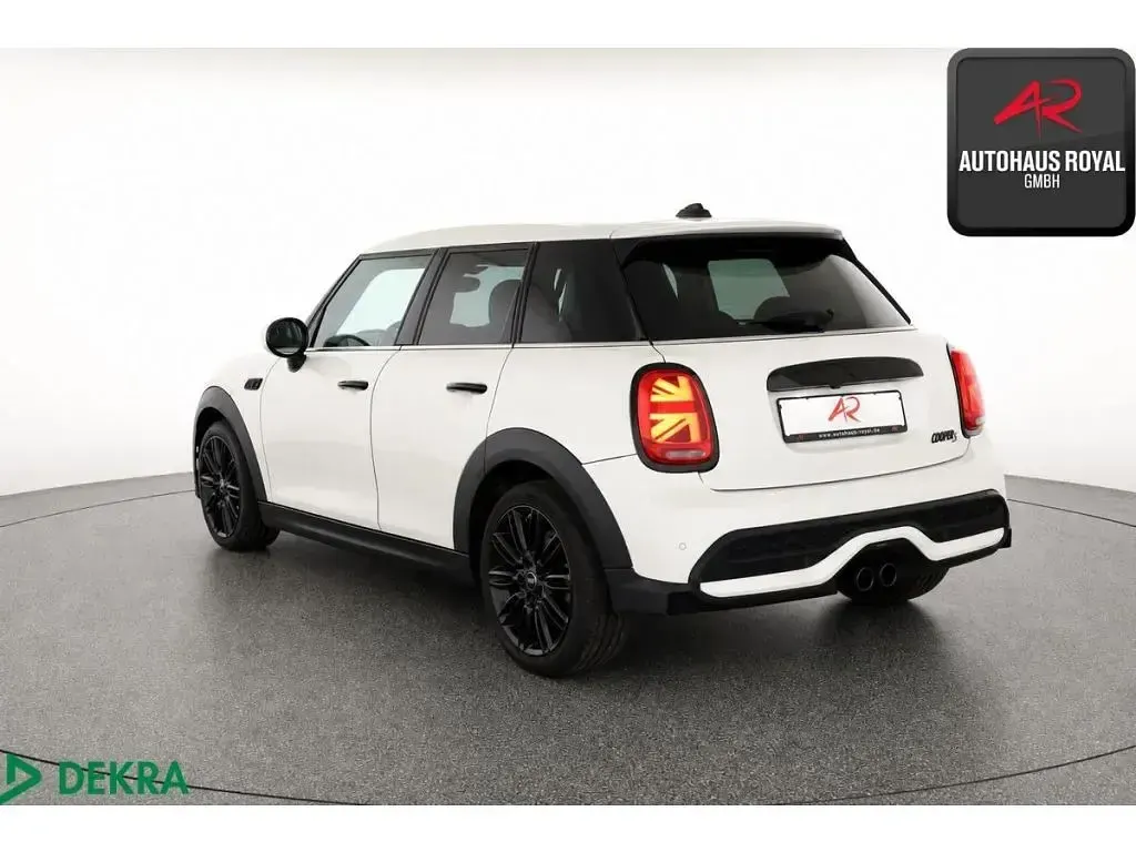 Gebraucht Mini Cooper S Classic 178 PS (130 kW) 2023 Nanuq white Kleinwagen