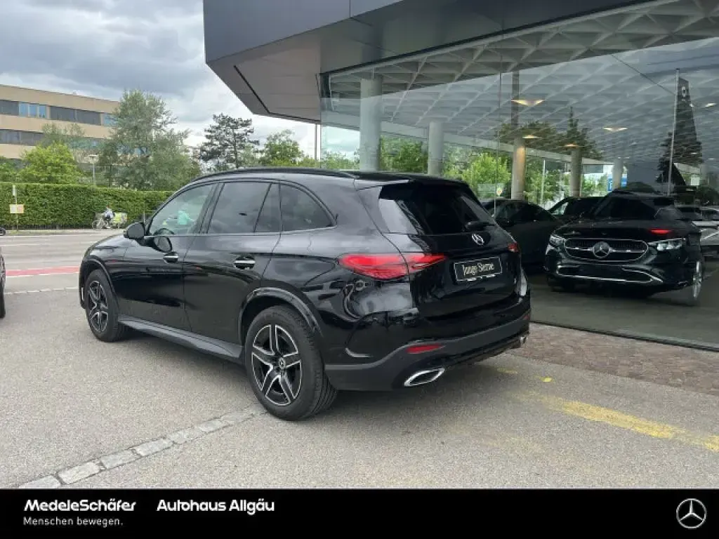 Gebraucht Mercedes GLC450 367 PS (269 kW) 2024 Lack obsidianschwarz (metallic) SUV