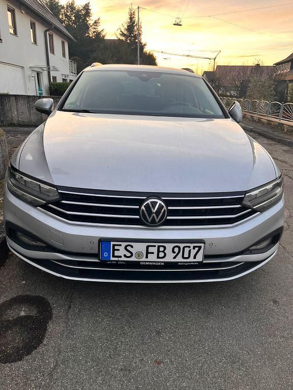 Silber Gebraucht 2020 VW Passat Business Kombi | 14.700 € (Teuer) - Bild 1/4