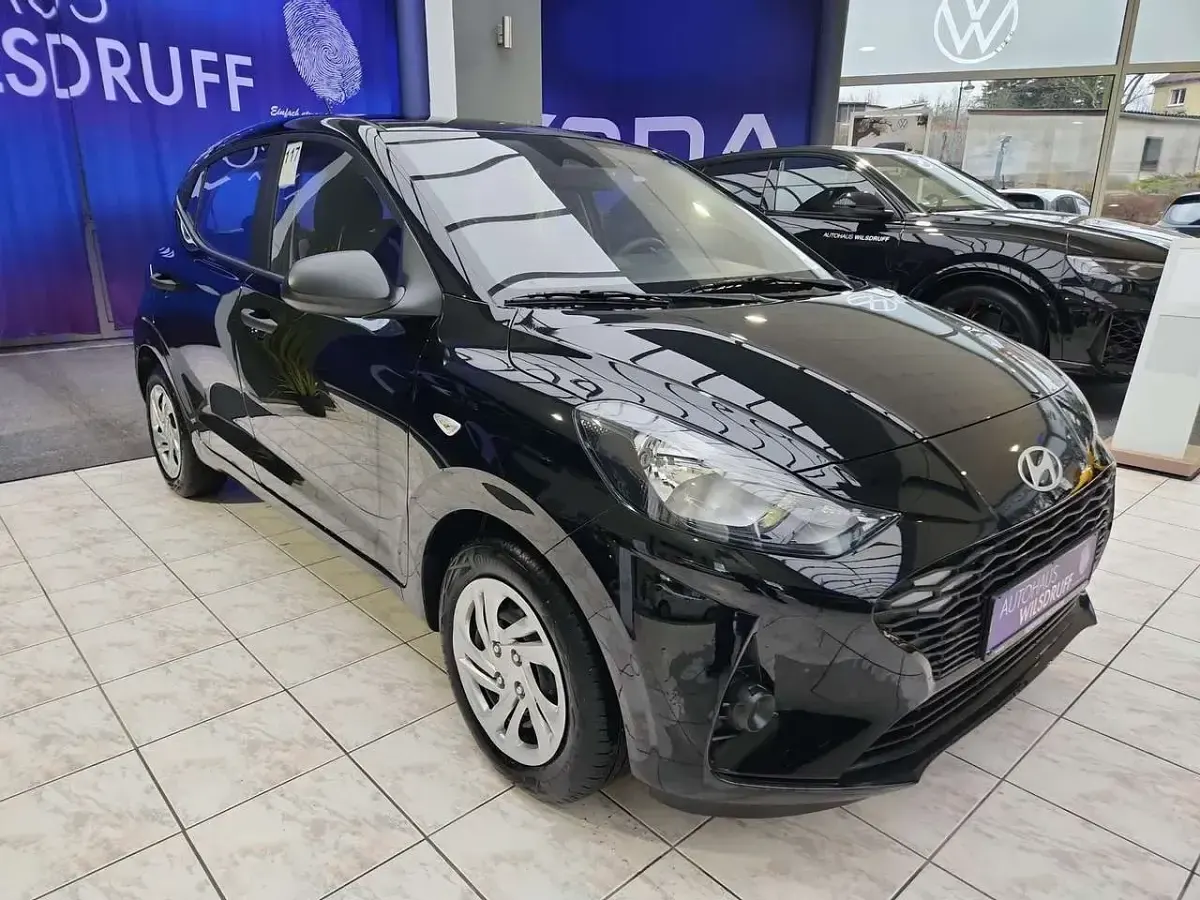 Neu Hyundai i10 Comfort 63 PS (46 kW) 2025 Schwarz Kleinwagen