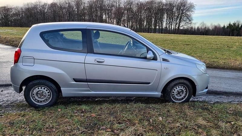 Gebraucht Chevrolet Aveo 84 PS (61 kW) 2009 Silber Kleinwagen
