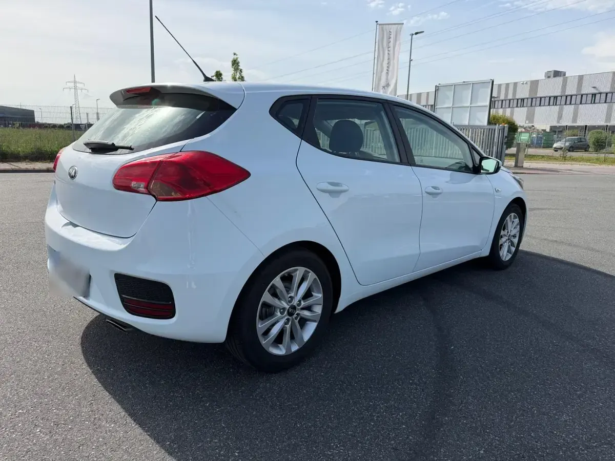 Gebraucht Kia Ceed 101 PS (74 kW) 2017 Weiß Kleinwagen