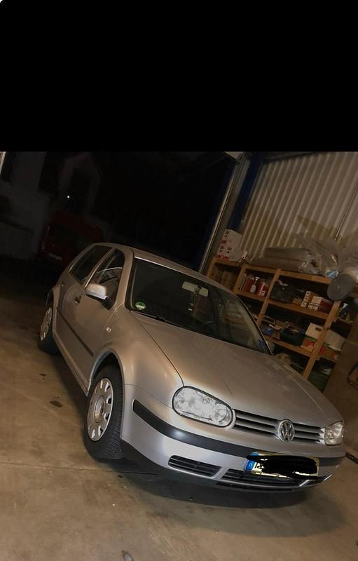 Silber Gebraucht 2003 VW Golf IV Kleinwagen | 1.800 € (Guter Preis) - Bild 1/1