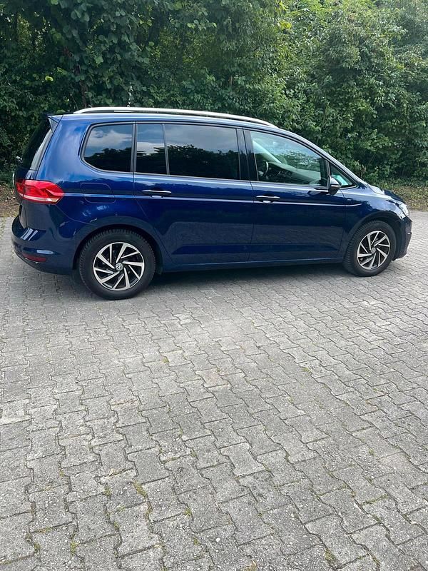 Blau Gebraucht 2018 VW Touran Van / Kleinbus | 19.500 € (Superpreis) - Bild 1/4