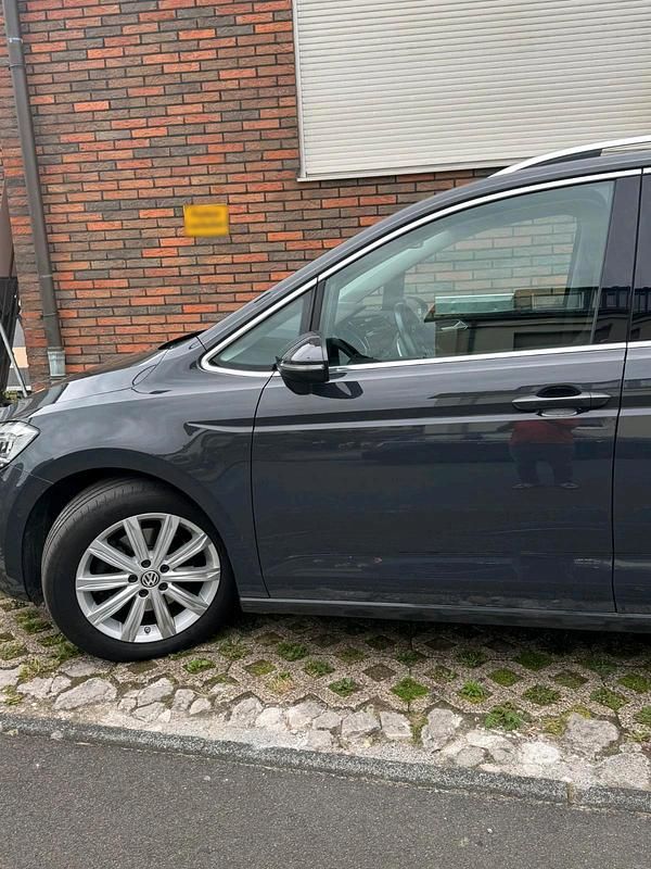 Gebraucht VW Touran 150 PS (110 kW) 2019 Grau Van / Kleinbus
