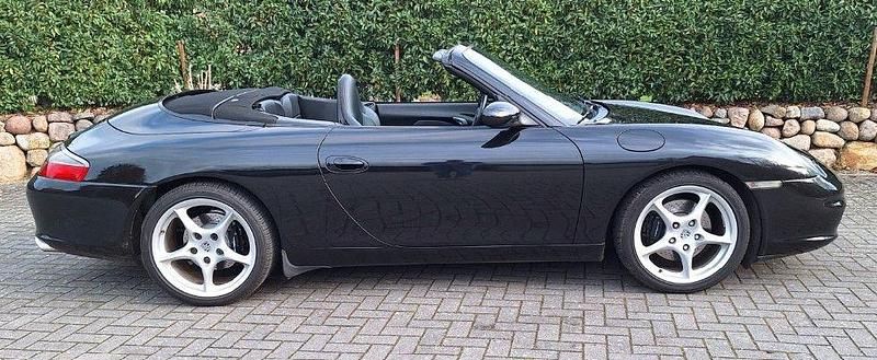 Schwarz Gebraucht 2003 Porsche 911 Carrera Cabriolet Cabrio | 32.996 € (Superpreis) - Bild 1/4