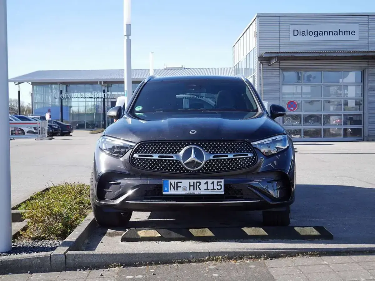 Gebraucht Mercedes GLC220 Advanced Plus 197 PS (144 kW) 2026 Grau / graphitgrau SUV