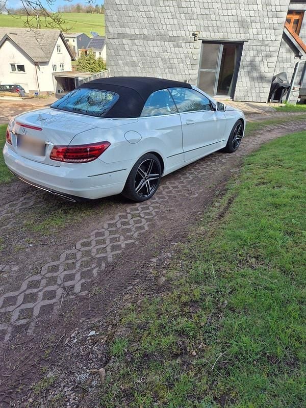 Gebraucht Mercedes E200 184 PS (135 kW) 2016 Weiß Cabrio