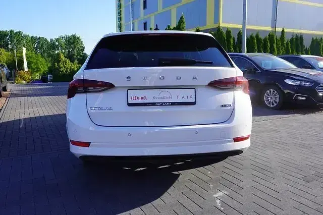 Gebraucht Skoda Octavia First Edition 110 PS (80 kW) 2021 Weiß Kombi