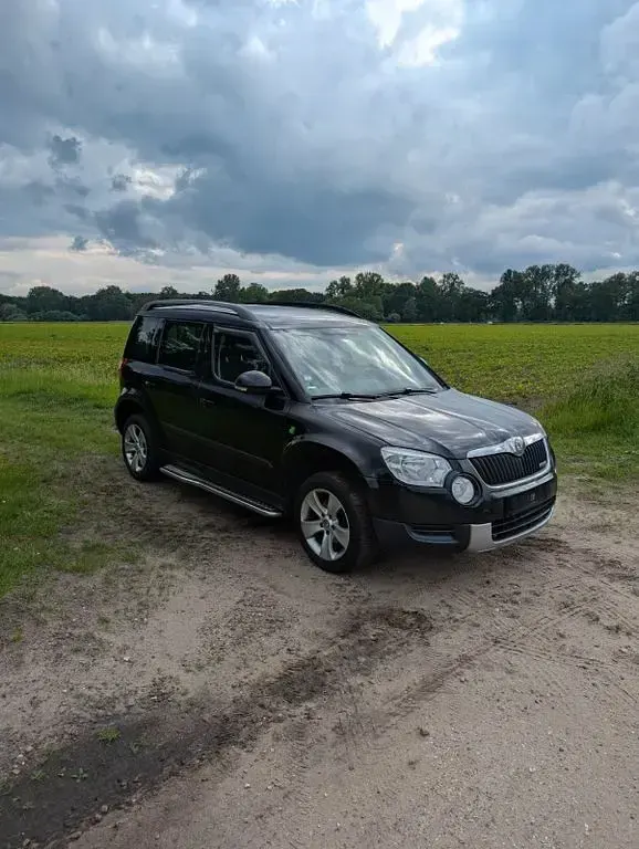 Gebraucht Skoda Yeti GreenLine 105 PS (77 kW) 2011 Schwarz SUV