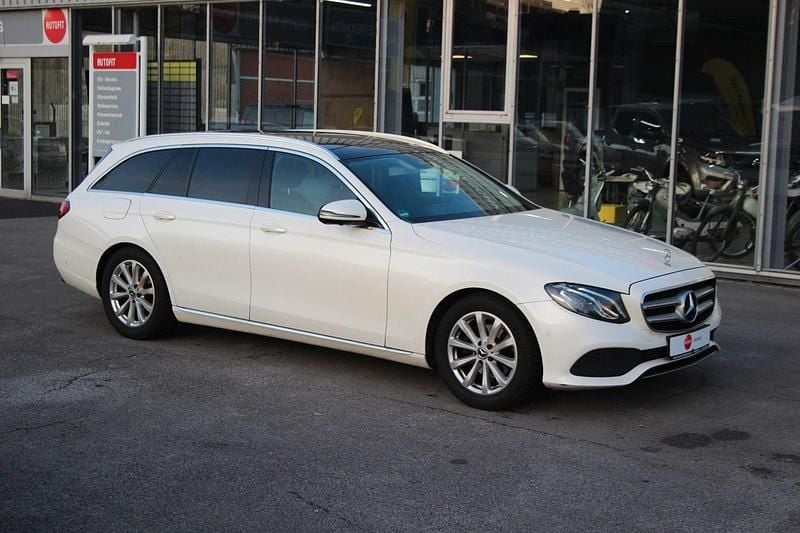 Weiß Gebraucht 2017 Mercedes E220 Avantgarde Kombi | 11.900 € (Guter Preis) - Bild 1/4