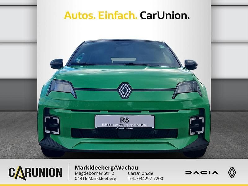 Gebraucht Renault 5 E-Tech Komfort 110 kW (150 PS) 2024 Pop green!, black pearlschwarz metallic Limousine