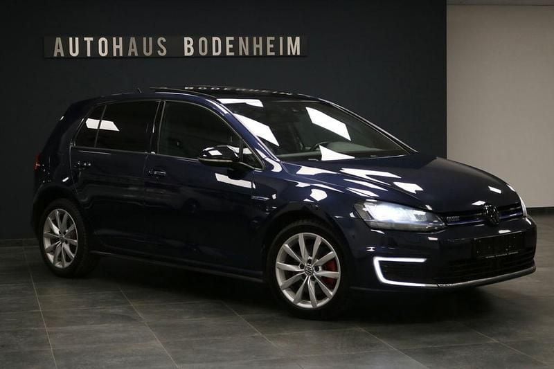 Blau Gebraucht 2015 VW Golf GTE Limousine | 6.990 € (Guter Preis) - Bild 1/4