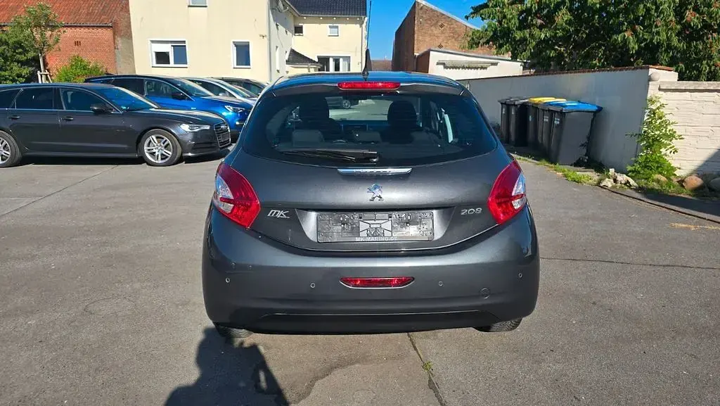Gebraucht Peugeot 208 68 PS (50 kW) 2014 Grau Kleinwagen