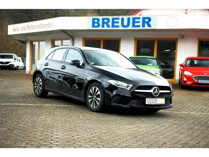 Schwarz Gebraucht 2020 Mercedes A200 Progressive Limousine | 22.372 € (Fairer Preis) - Bild 1/4