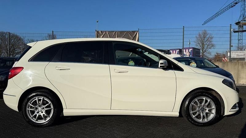 Gebraucht Mercedes B180 109 PS (80 kW) 2012 Weiß Van / Kleinbus