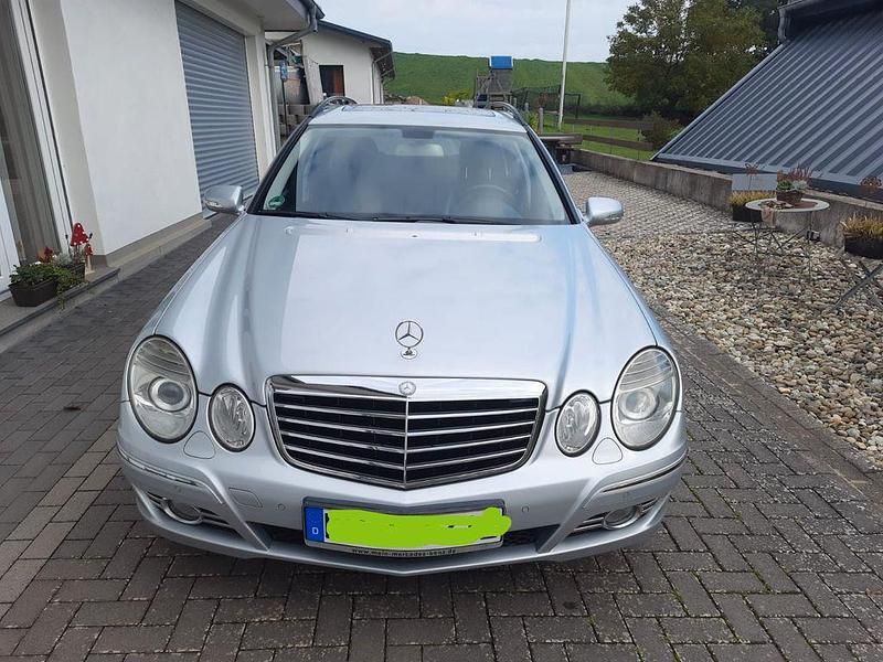 Grau Gebraucht 2006 Mercedes E280 Avantgarde Limousine | 3.500 € (Superpreis) - Bild 1/4