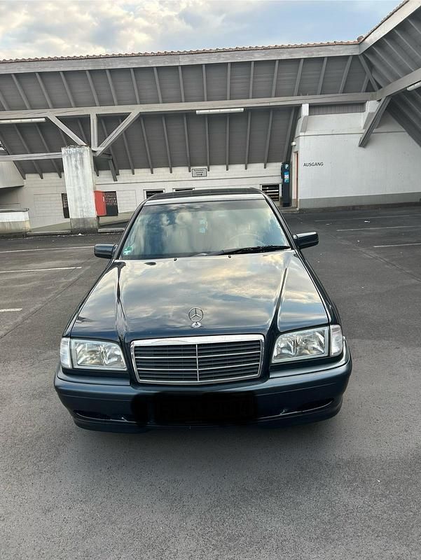 Schwarz Gebraucht 2000 Mercedes C180 Limousine | 5.500 € (Teuer) - Bild 1/4