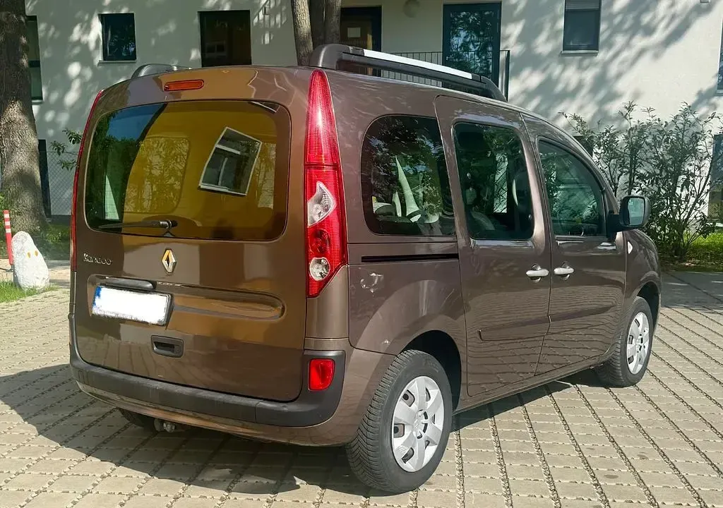 Używany Renault Kangoo 90 KM (66 kW) 2012 Brązowy Minivan