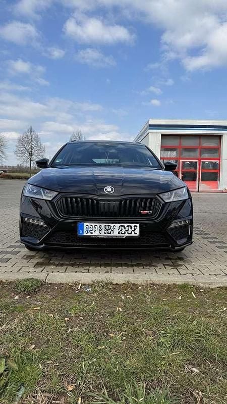 Schwarz Gebraucht 2021 Skoda Octavia RS Kombi | 29.800 € (Fairer Preis) - Bild 1/4