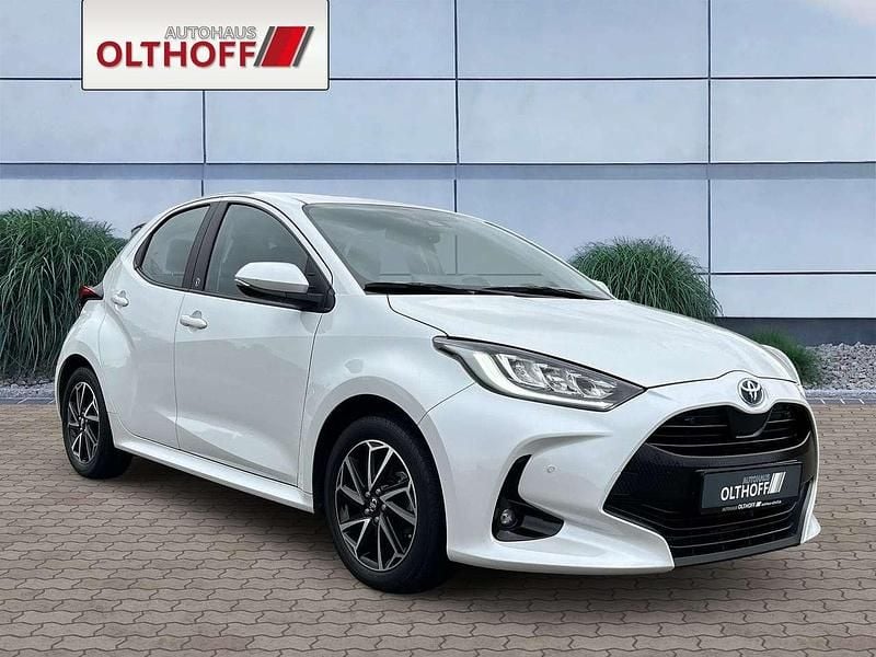 Gebraucht Toyota Yaris Hybrid Team 92 PS (67 kW) 2022 Platinum white Kleinwagen