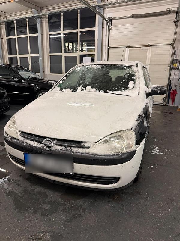 Weiß Gebraucht 2001 Opel Corsa Kleinwagen | 600 € (Guter Preis) - Bild 1/4