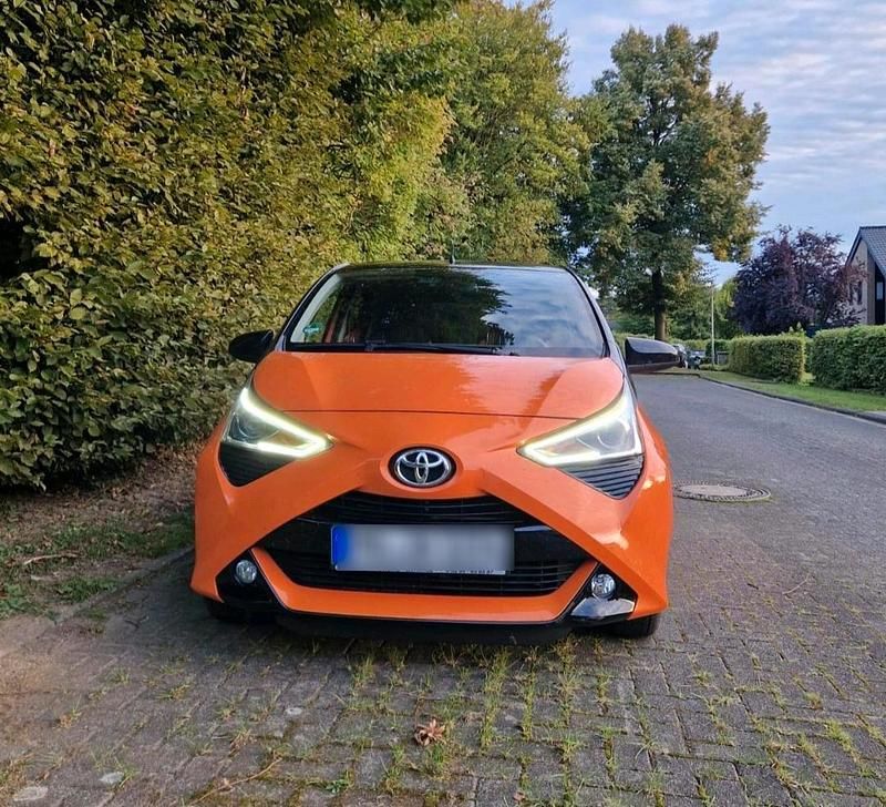 Orange Gebraucht 2019 Toyota Aygo Kleinwagen | 9.850 € (Fairer Preis) - Bild 1/4