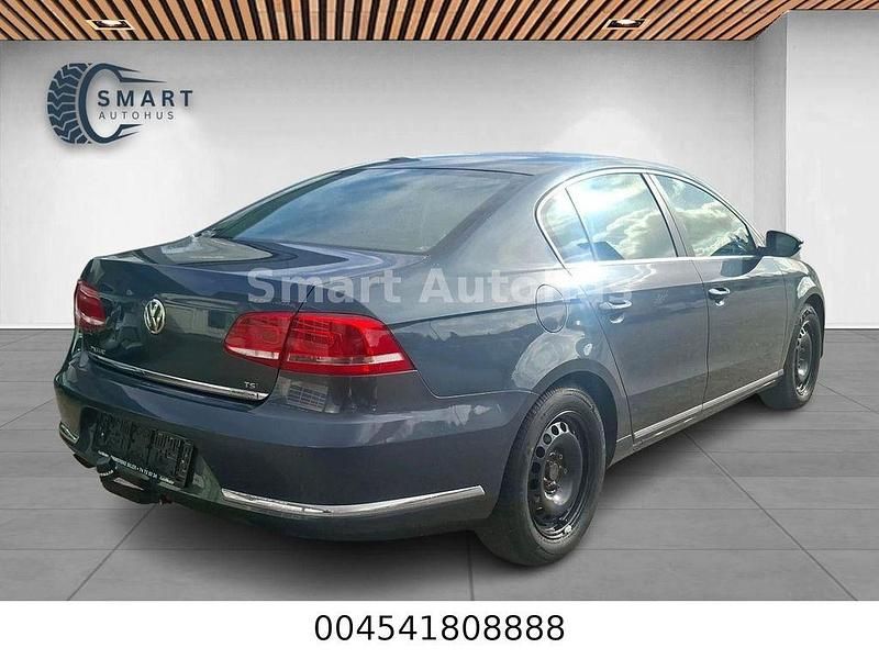 Second-hand VW Passat Comfortline 122 CP (89 kW) 2012 Gri Berlinǎ