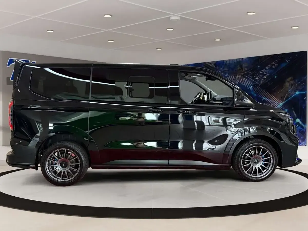 Neu Ford Tourneo Custom 232 PS (170 kW) 2026 Agate black metallic Van