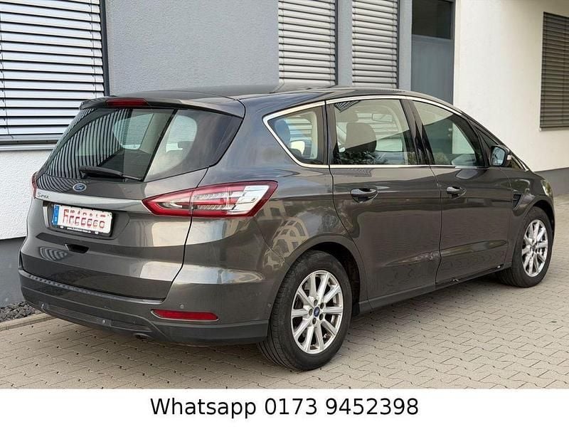 Gebraucht Ford S-MAX Titanium 150 PS (110 kW) 2016 Grau Van / Kleinbus